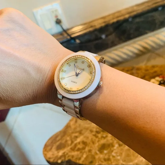 Xanadu | Accessories | Vintage Xanadu White And Gold Quartz  display picture 3